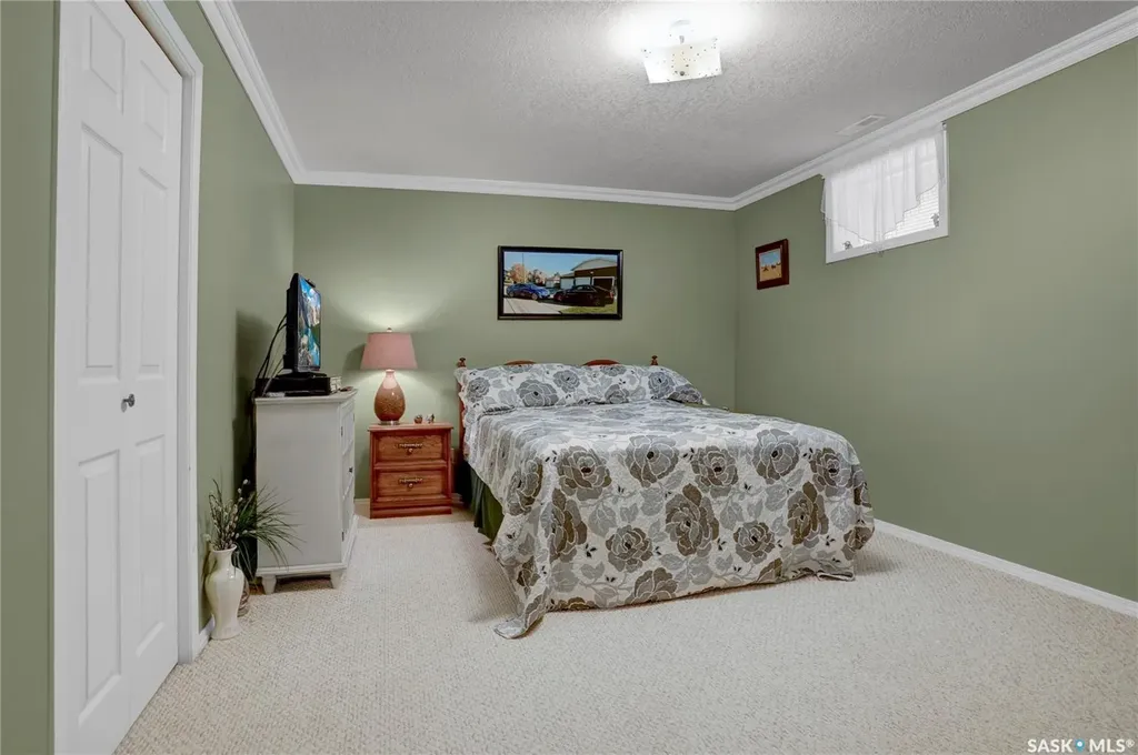 15 Marigold Crescent Moose Jaw SK S6J 1L2
