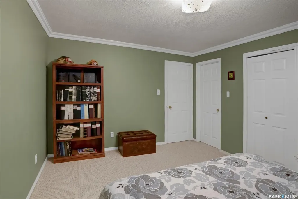 15 Marigold Crescent Moose Jaw SK S6J 1L2
