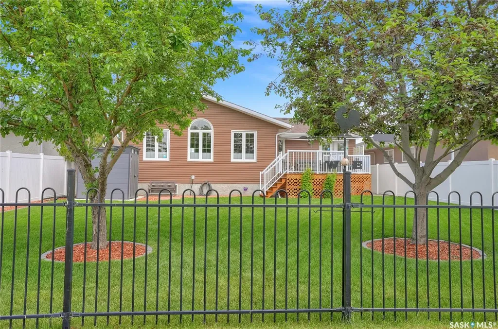 15 Marigold Crescent Moose Jaw SK S6J 1L2
