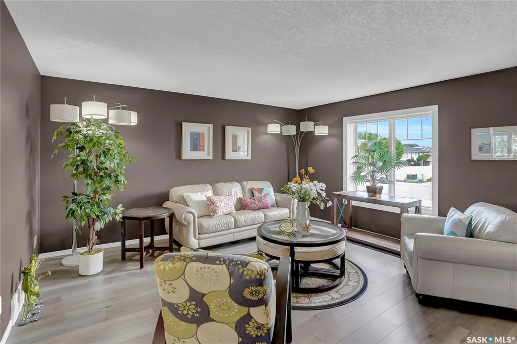 15 Marigold Crescent Moose Jaw SK S6J 1L2