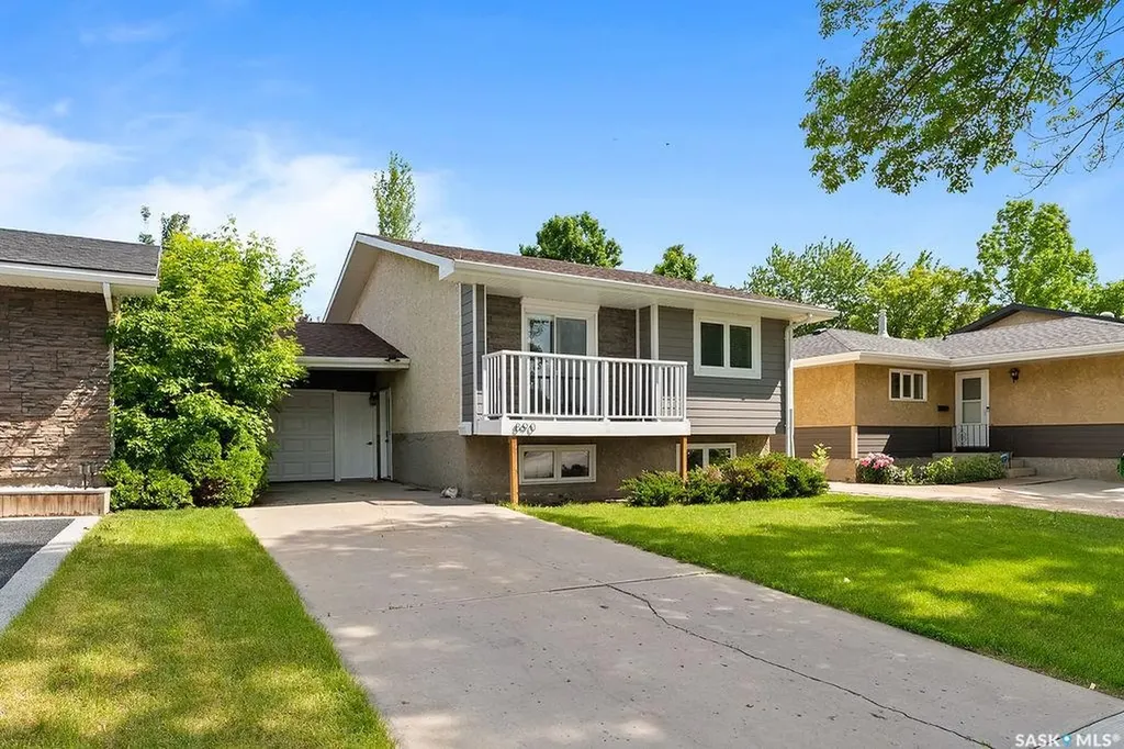 890 Samuels Crescent N Regina SK S4X 2L5