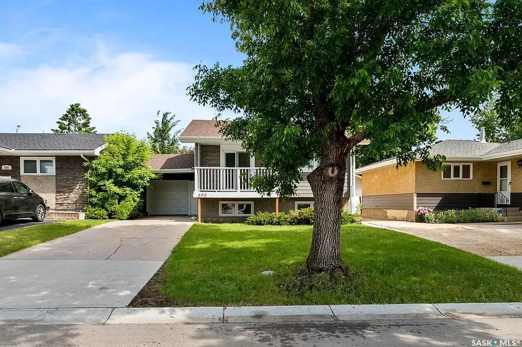 890 Samuels Crescent N Regina SK S4X 2L5