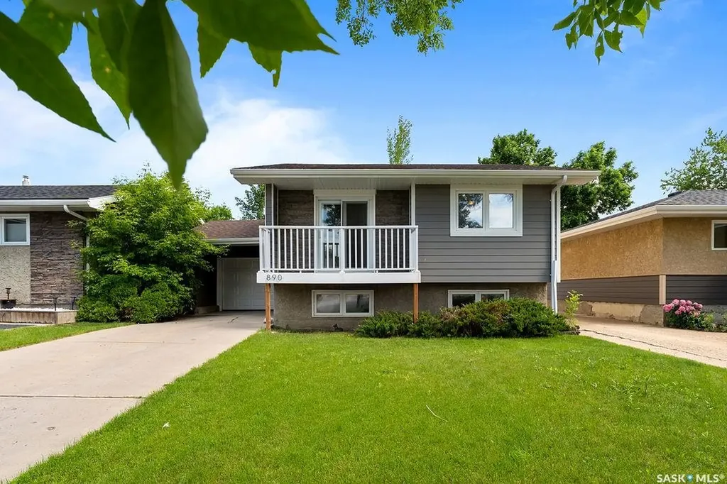 890 Samuels Crescent N Regina SK S4X 2L5