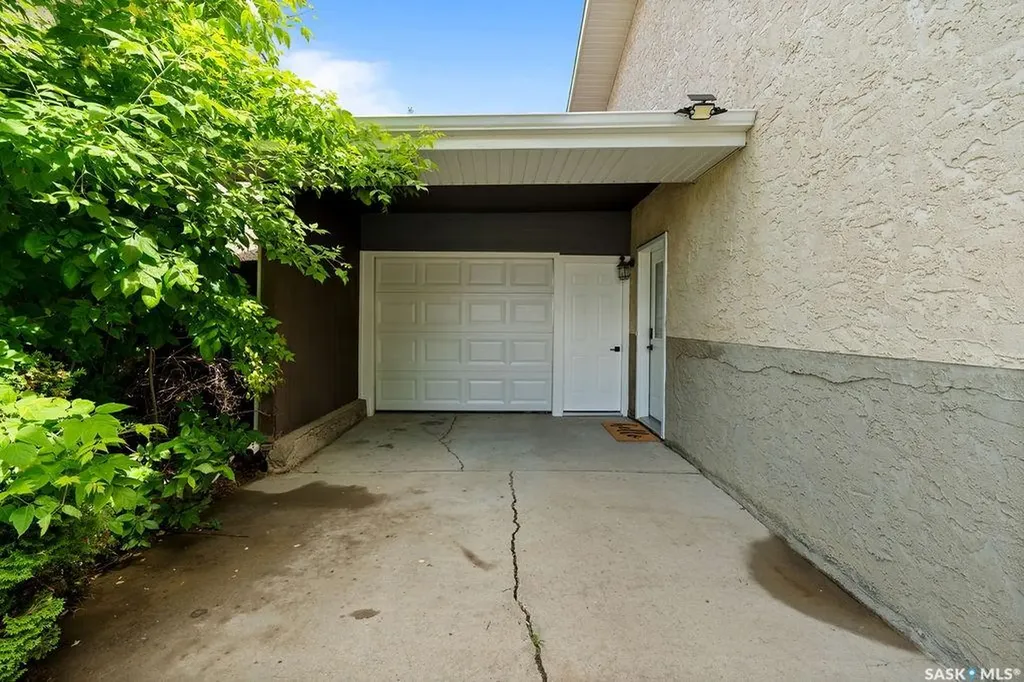890 Samuels Crescent N Regina SK S4X 2L5
