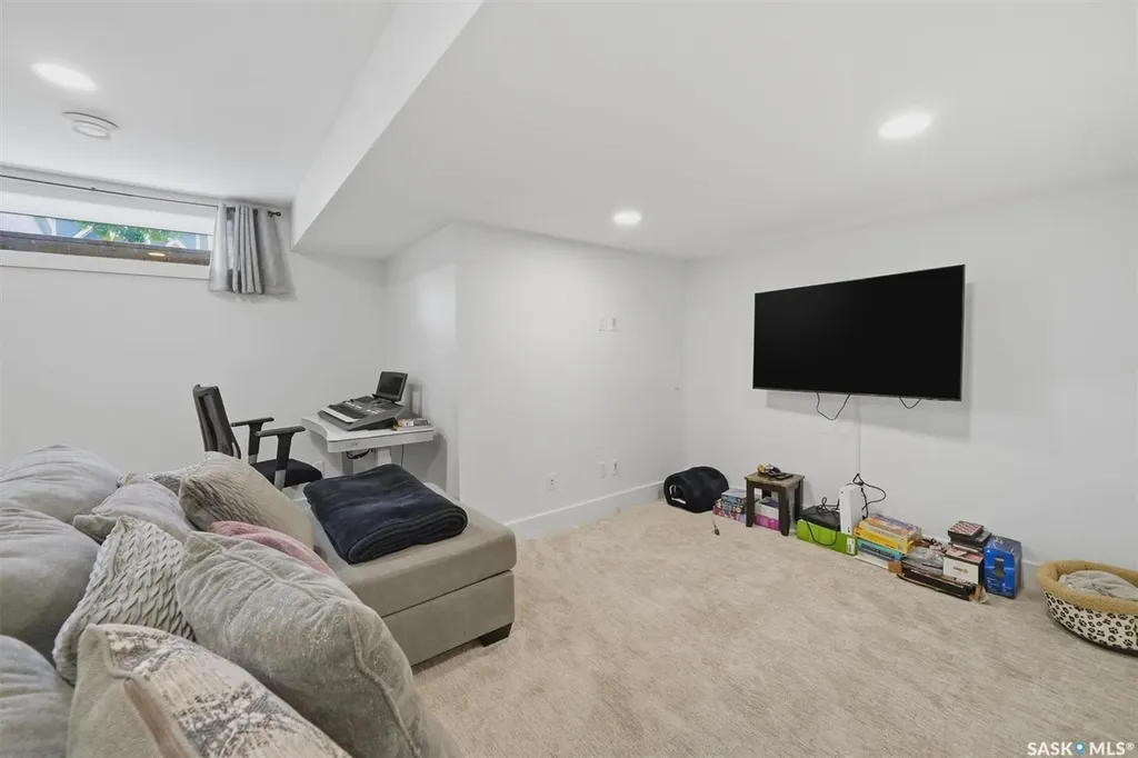 149 Rosewood Boulevard E Saskatoon SK S7V 0Z1