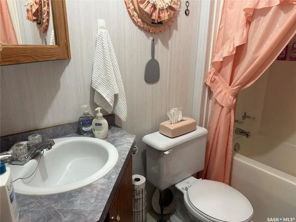 1455 9th Avenue NE Moose Jaw SK S6J 1C6