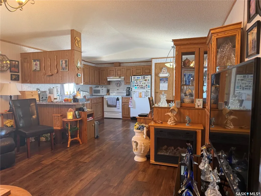 1455 9th Avenue NE Moose Jaw SK S6J 1C6