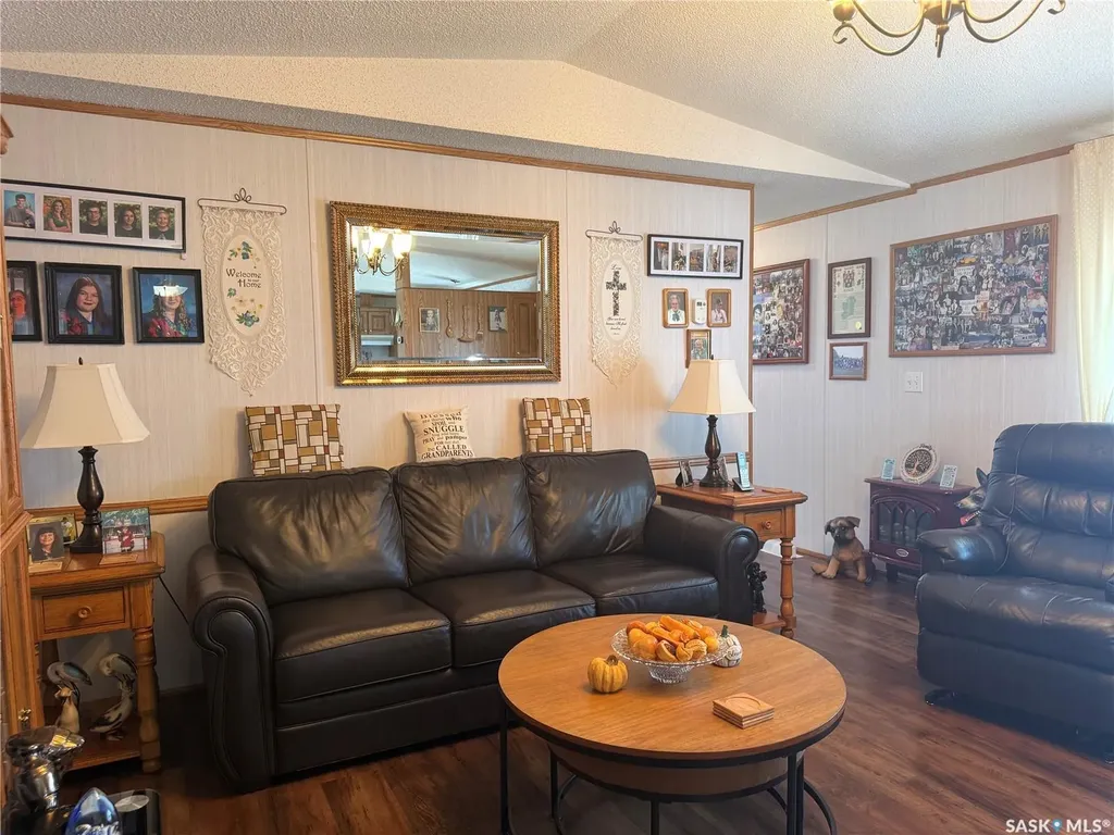 1455 9th Avenue NE Moose Jaw SK S6J 1C6