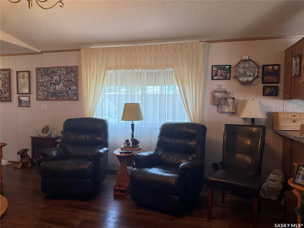 1455 9th Avenue NE Moose Jaw SK S6J 1C6