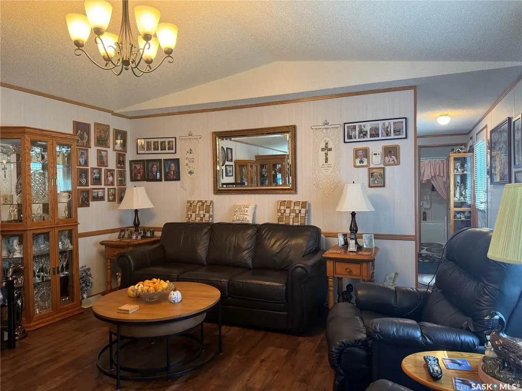 1455 9th Avenue NE Moose Jaw SK S6J 1C6
