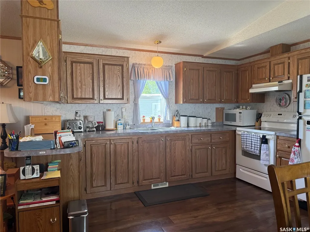 1455 9th Avenue NE Moose Jaw SK S6J 1C6
