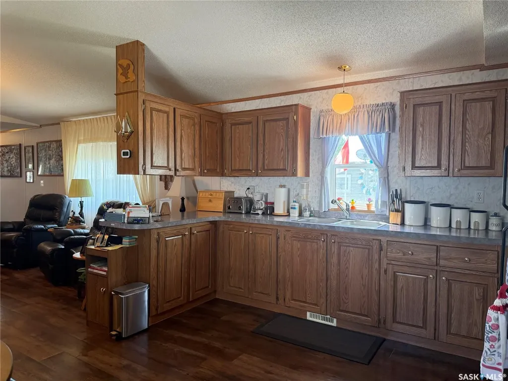 1455 9th Avenue NE Moose Jaw SK S6J 1C6