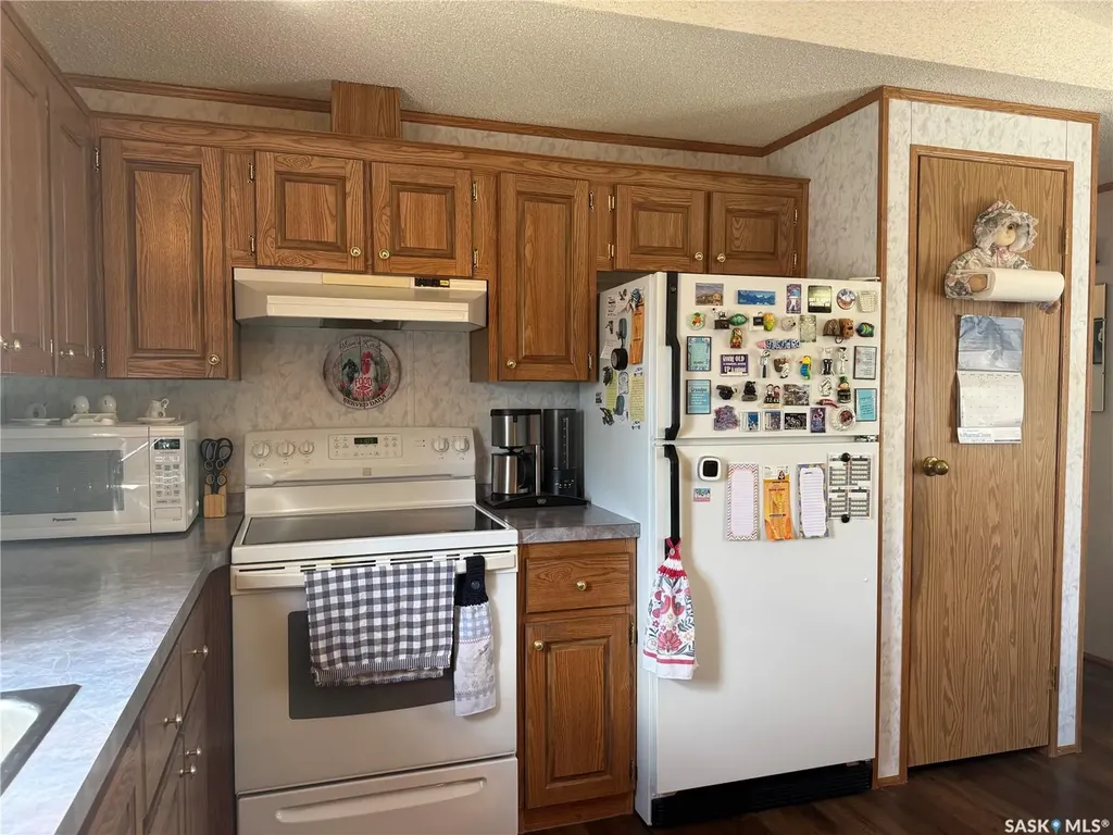 1455 9th Avenue NE Moose Jaw SK S6J 1C6