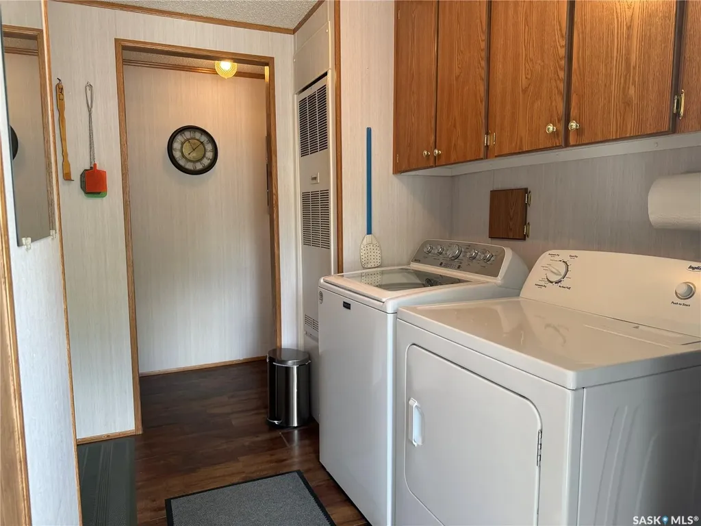 1455 9th Avenue NE Moose Jaw SK S6J 1C6