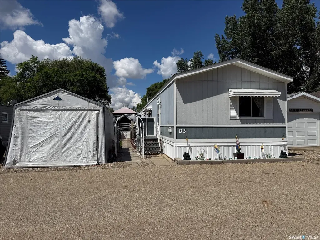 1455 9th Avenue NE Moose Jaw SK S6J 1C6