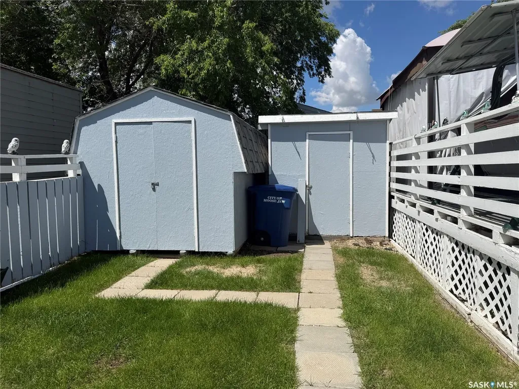 1455 9th Avenue NE Moose Jaw SK S6J 1C6