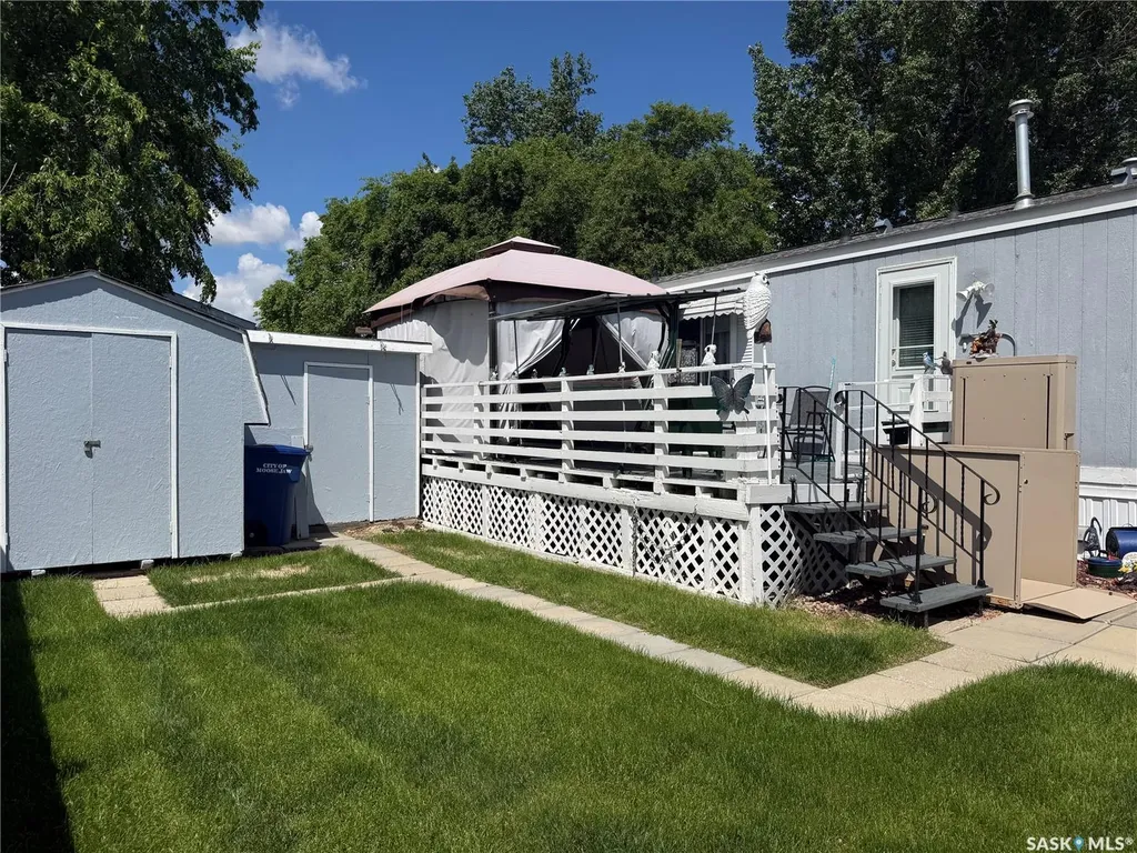 1455 9th Avenue NE Moose Jaw SK S6J 1C6