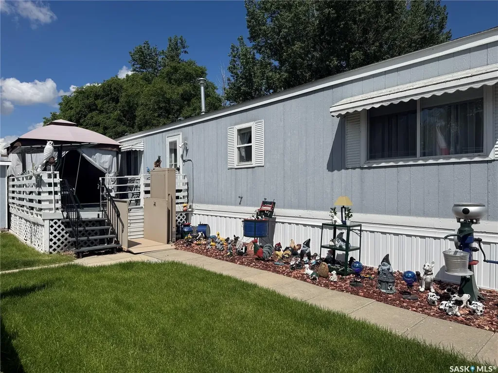 1455 9th Avenue NE Moose Jaw SK S6J 1C6
