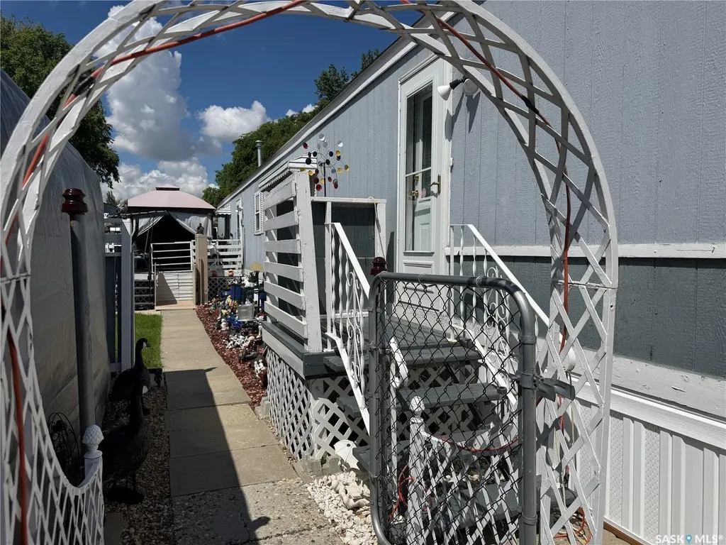 1455 9th Avenue NE Moose Jaw SK S6J 1C6