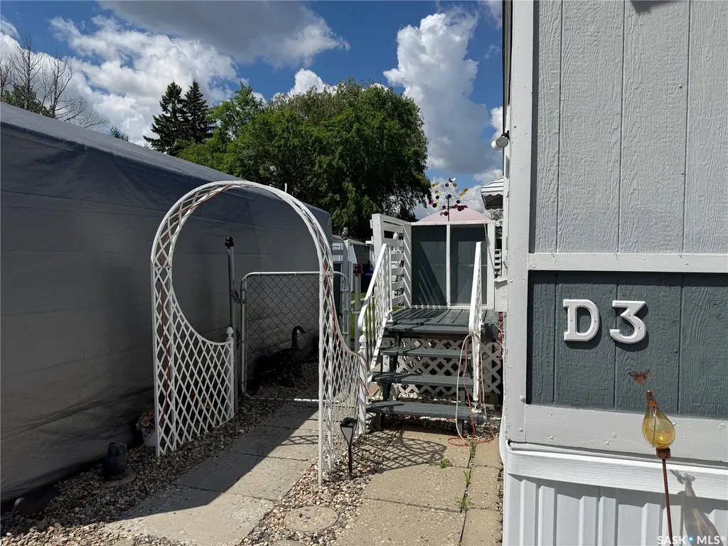 1455 9th Avenue NE Moose Jaw SK S6J 1C6