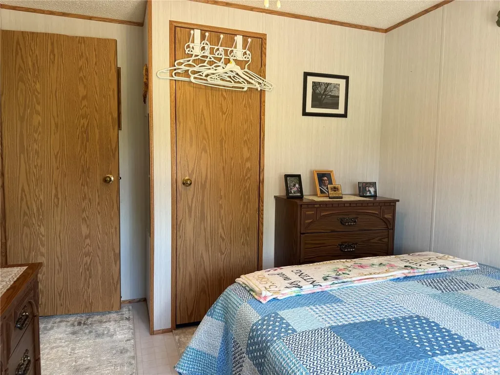 1455 9th Avenue NE Moose Jaw SK S6J 1C6