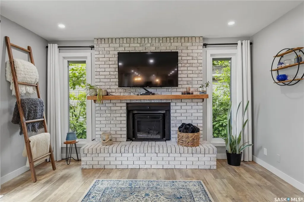 102 Plaxton Place Regina Beach SK S0G 4C0