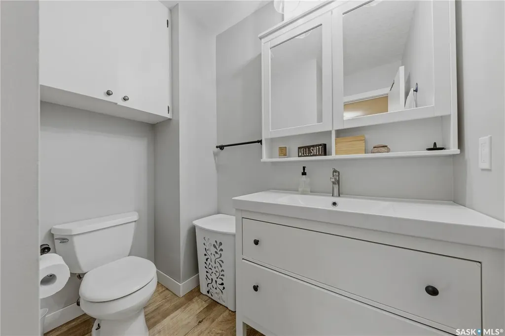 102 Plaxton Place Regina Beach SK S0G 4C0