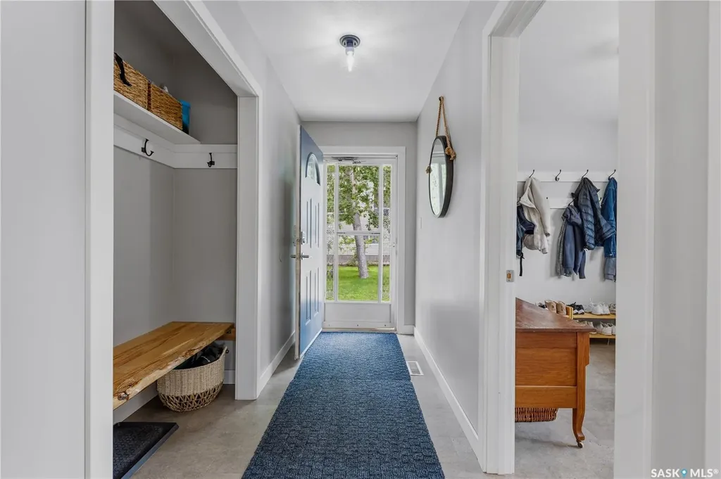 102 Plaxton Place Regina Beach SK S0G 4C0