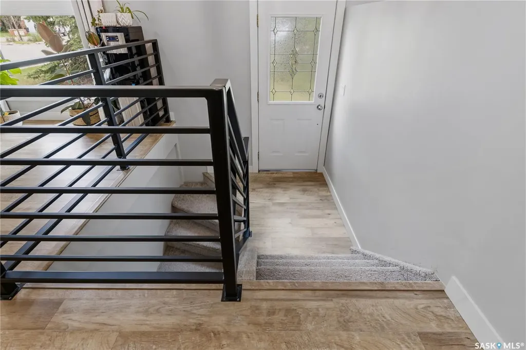 102 Plaxton Place Regina Beach SK S0G 4C0