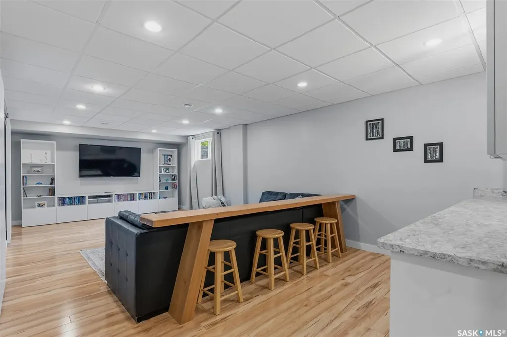 102 Plaxton Place Regina Beach SK S0G 4C0