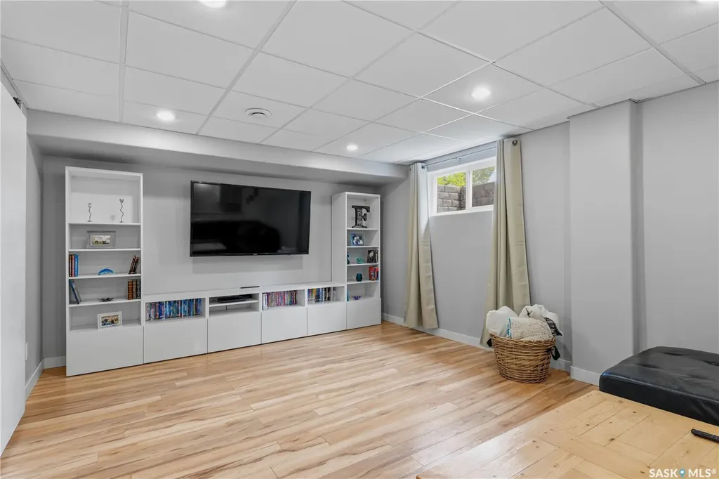 102 Plaxton Place Regina Beach SK S0G 4C0