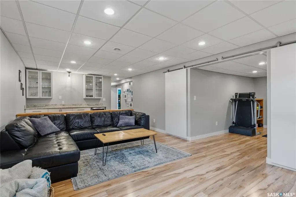 102 Plaxton Place Regina Beach SK S0G 4C0
