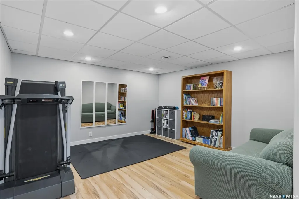 102 Plaxton Place Regina Beach SK S0G 4C0
