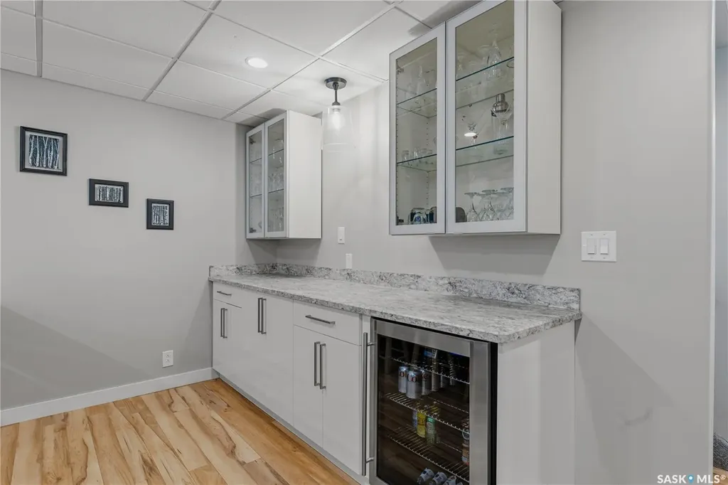 102 Plaxton Place Regina Beach SK S0G 4C0