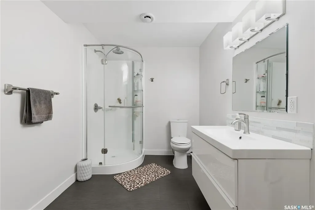 102 Plaxton Place Regina Beach SK S0G 4C0