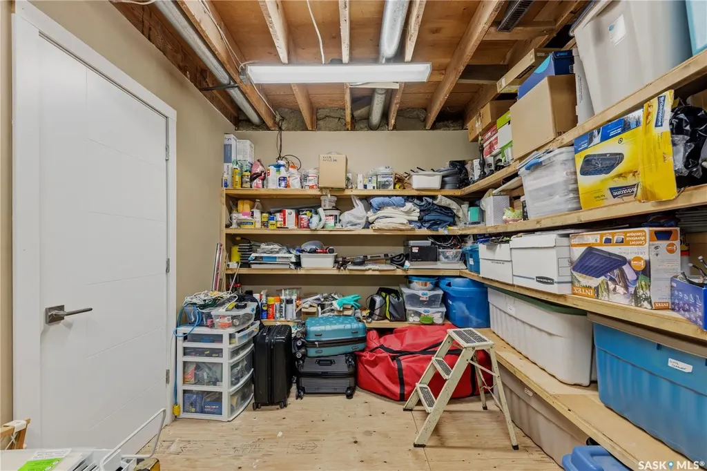 102 Plaxton Place Regina Beach SK S0G 4C0