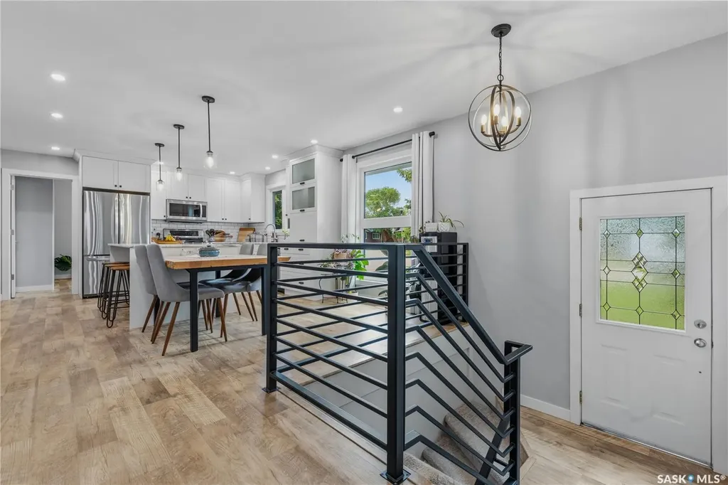 102 Plaxton Place Regina Beach SK S0G 4C0