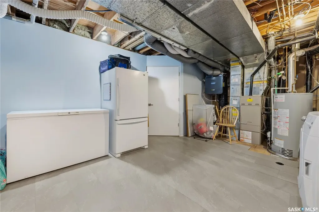 102 Plaxton Place Regina Beach SK S0G 4C0
