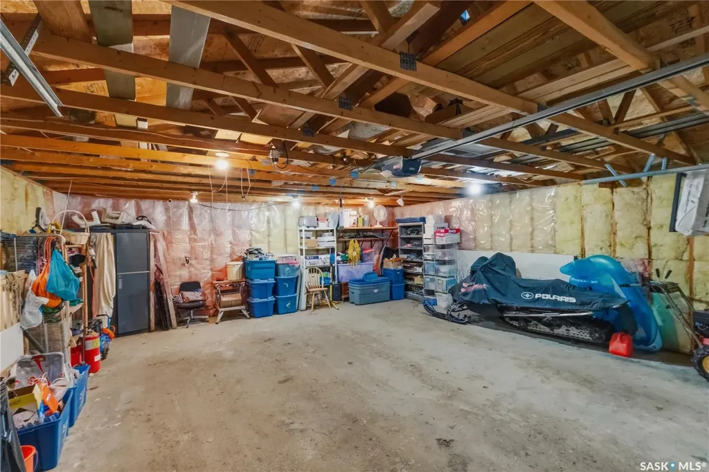 102 Plaxton Place Regina Beach SK S0G 4C0