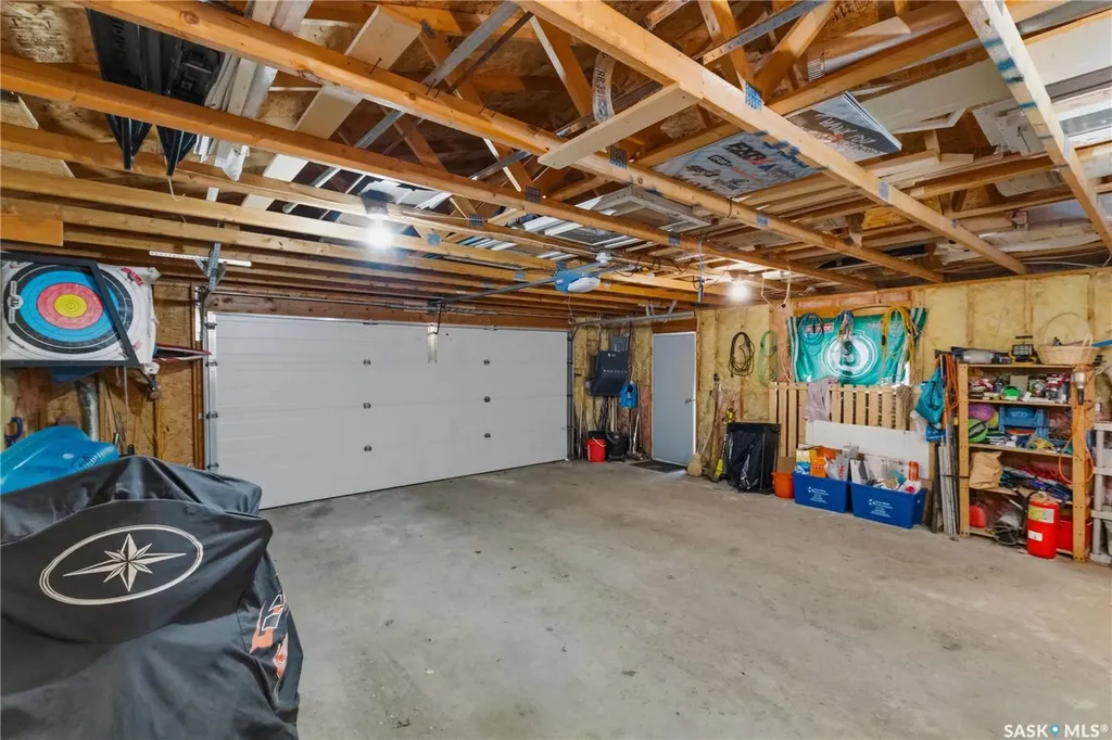 102 Plaxton Place Regina Beach SK S0G 4C0