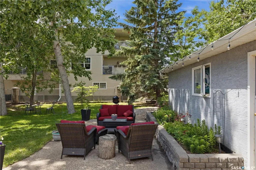 102 Plaxton Place Regina Beach SK S0G 4C0