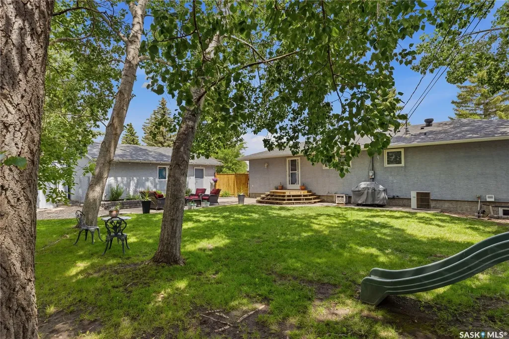 102 Plaxton Place Regina Beach SK S0G 4C0