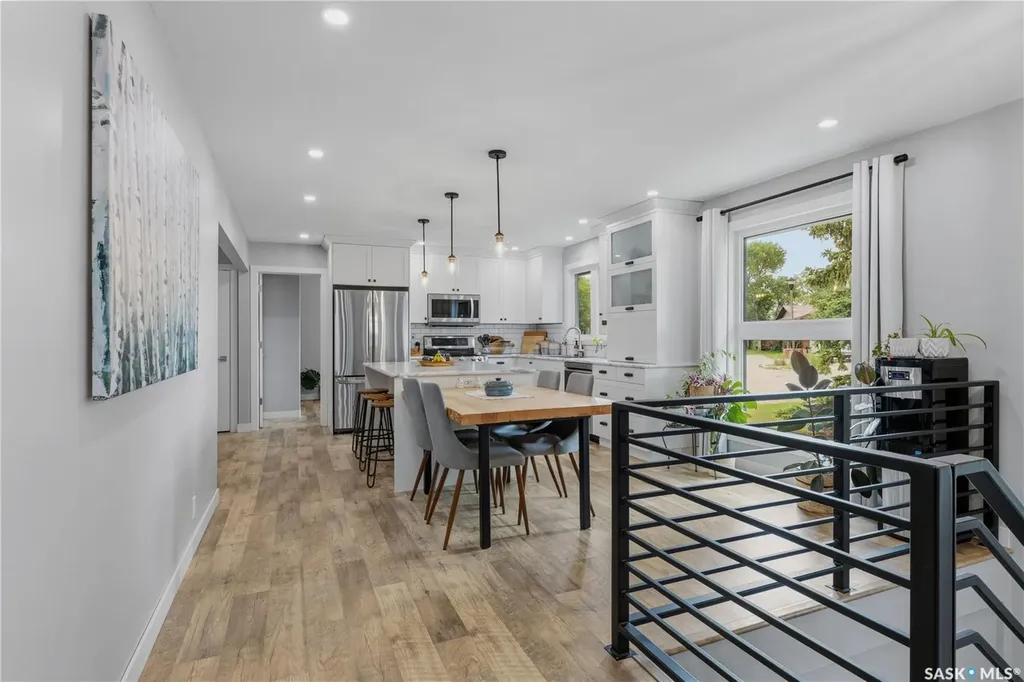 102 Plaxton Place Regina Beach SK S0G 4C0