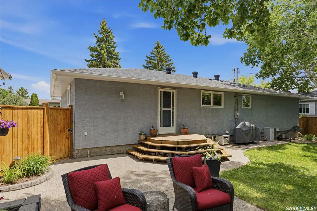 102 Plaxton Place Regina Beach SK S0G 4C0