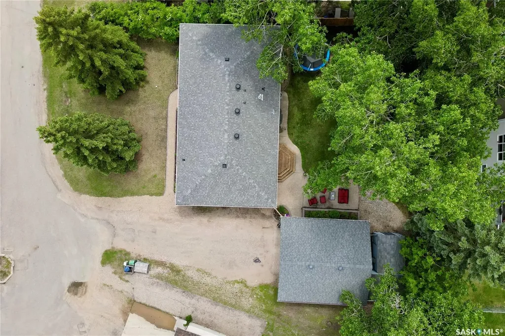 102 Plaxton Place Regina Beach SK S0G 4C0