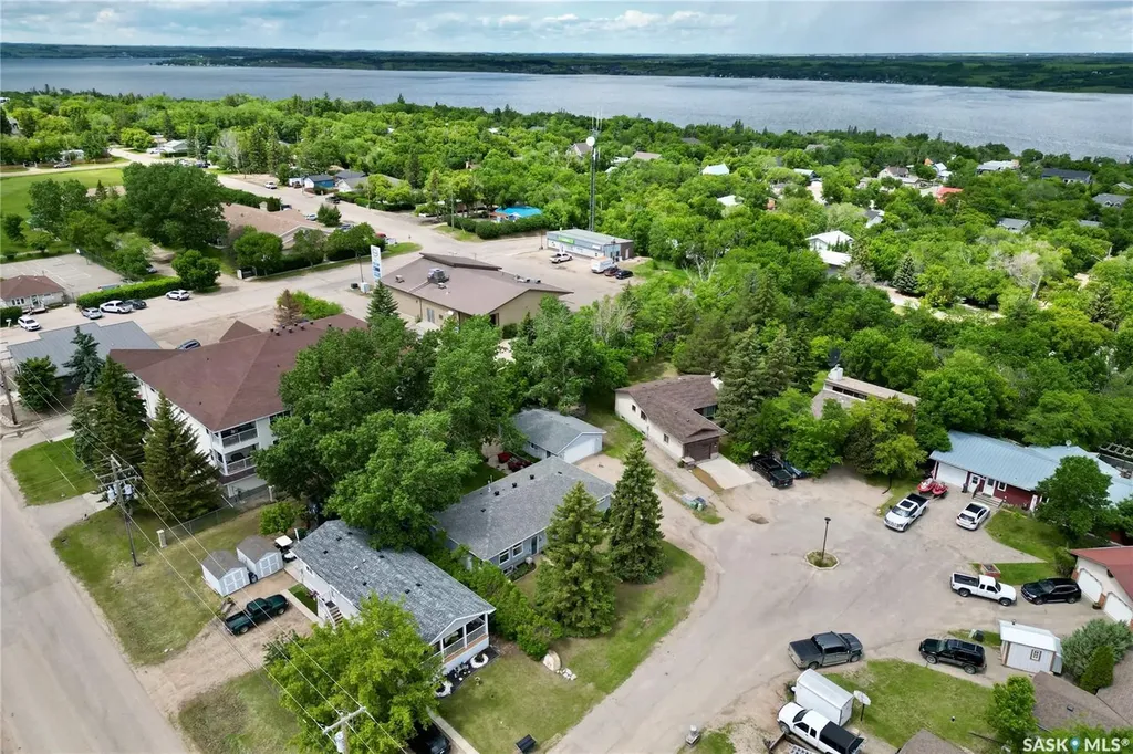 102 Plaxton Place Regina Beach SK S0G 4C0