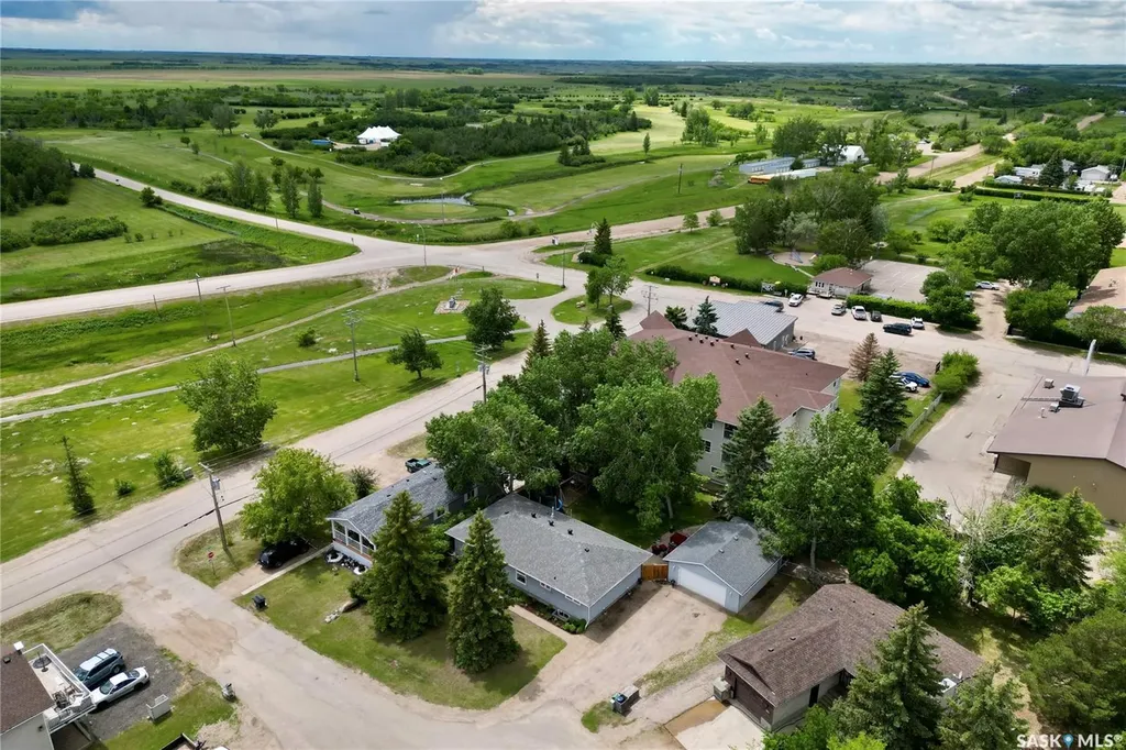 102 Plaxton Place Regina Beach SK S0G 4C0