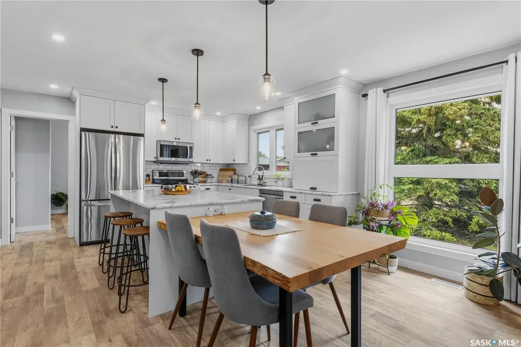 102 Plaxton Place Regina Beach SK S0G 4C0