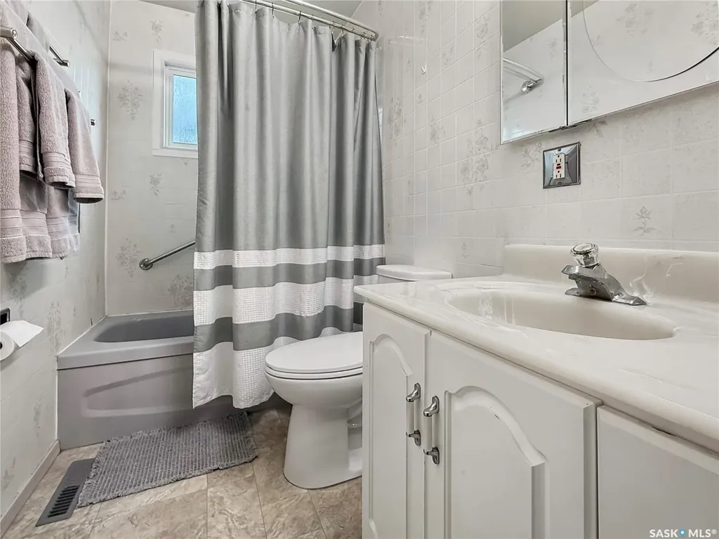 890 10th Avenue NE Swift Current SK S9H 2T7