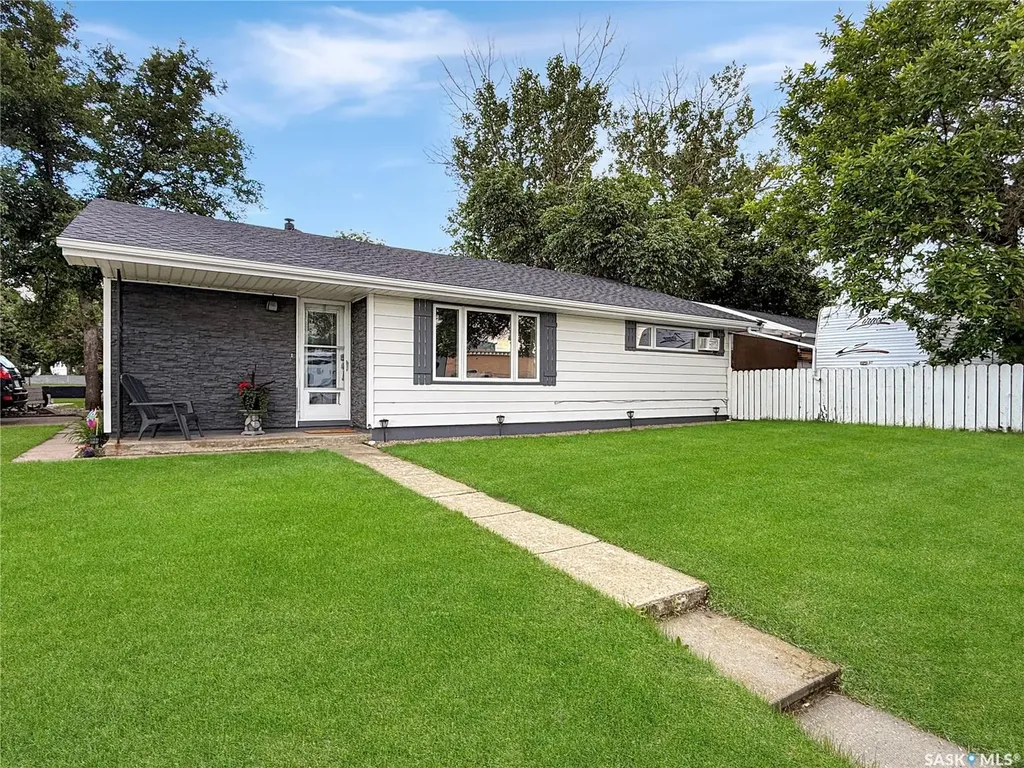 890 10th Avenue NE Swift Current SK S9H 2T7